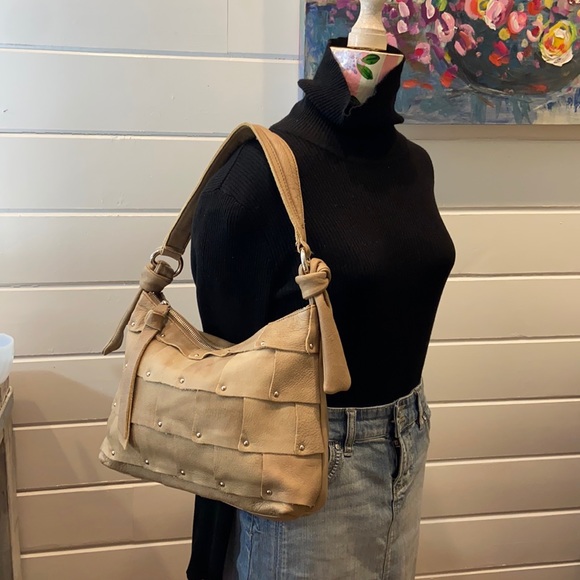 B Makowsky Pieced and Riveted Leather Shoulder Bag EUC - Picture 2 of 10